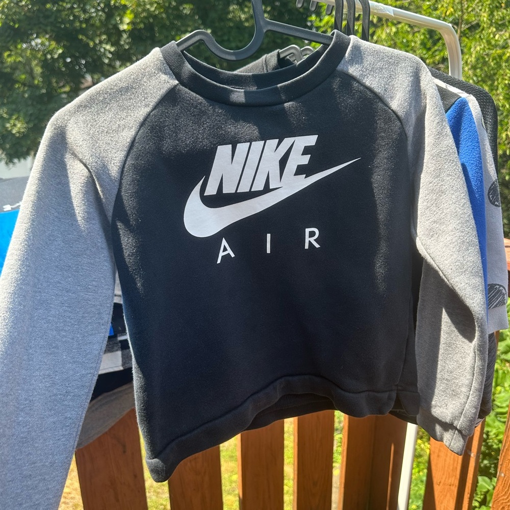 Nike Black and White Sweatshirt